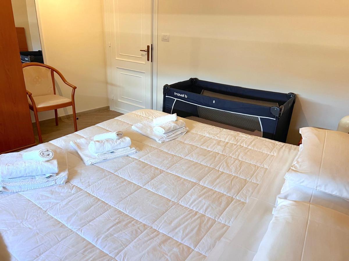 Apartment Charming Apartments, Steps From The
